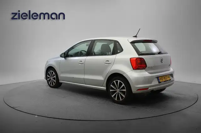 Volkswagen Polo view 3