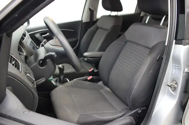 Volkswagen Polo view 9