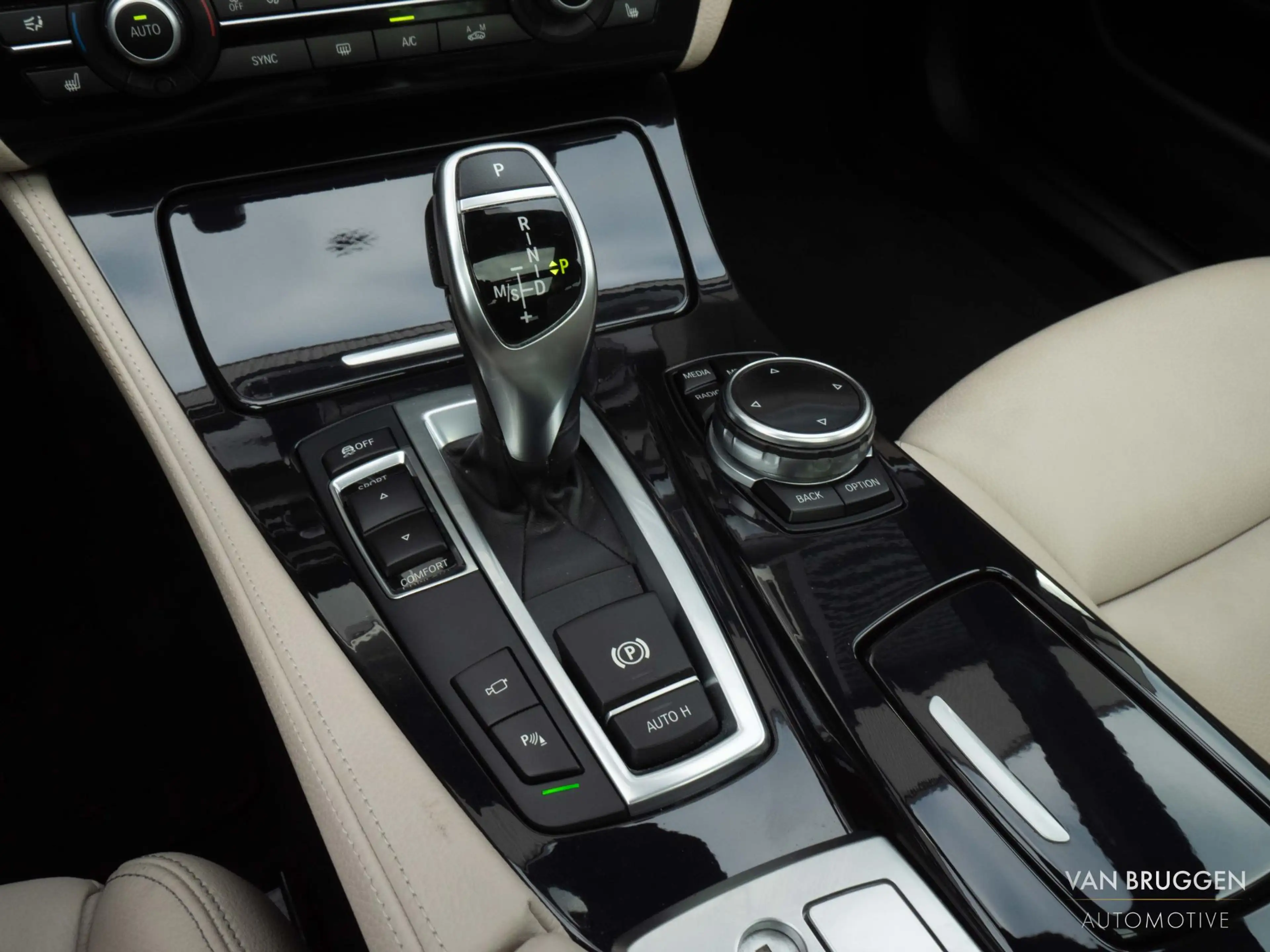 BMW 528 5-serie Touring 528i M-Sport High Executive Pano H — photo 32