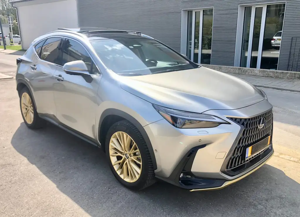 Lexus NX 450h+