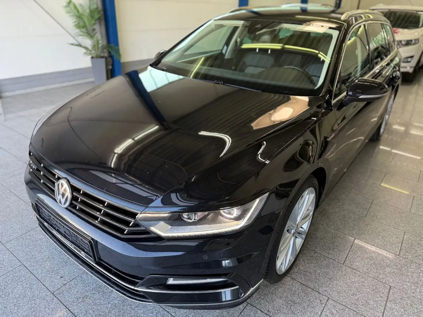Volkswagen Passat Variant 2.0 TDI*R-LIN*4MOT*DSG*360*DYN*ZHNR-NEU*NAV*ACC Schwarz - 2