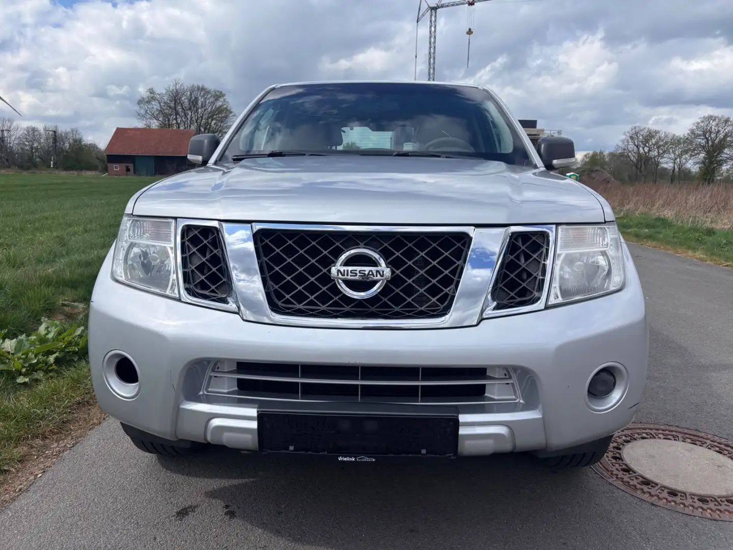 Nissan Pathfinder 2.5 dCi XE LKW Klimatronic SHZ AHK Silber - 2