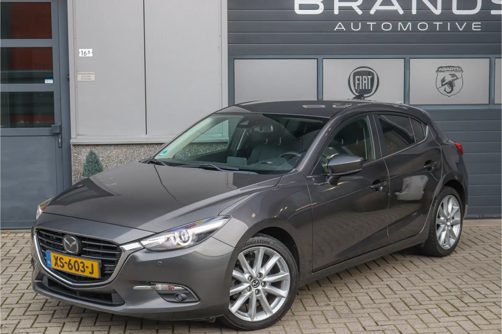 Mazda 3 2.0 SkyActiv GT-M Full option AUT Uniek Grau - 1