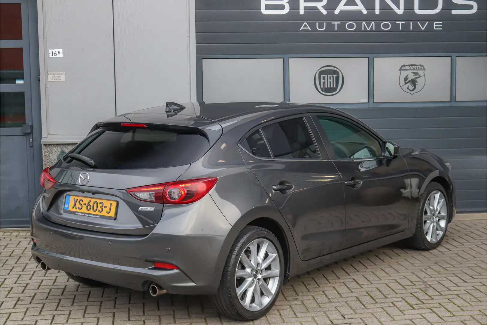 Mazda 3 2.0 SkyActiv GT-M Full option AUT Uniek Grau - 2