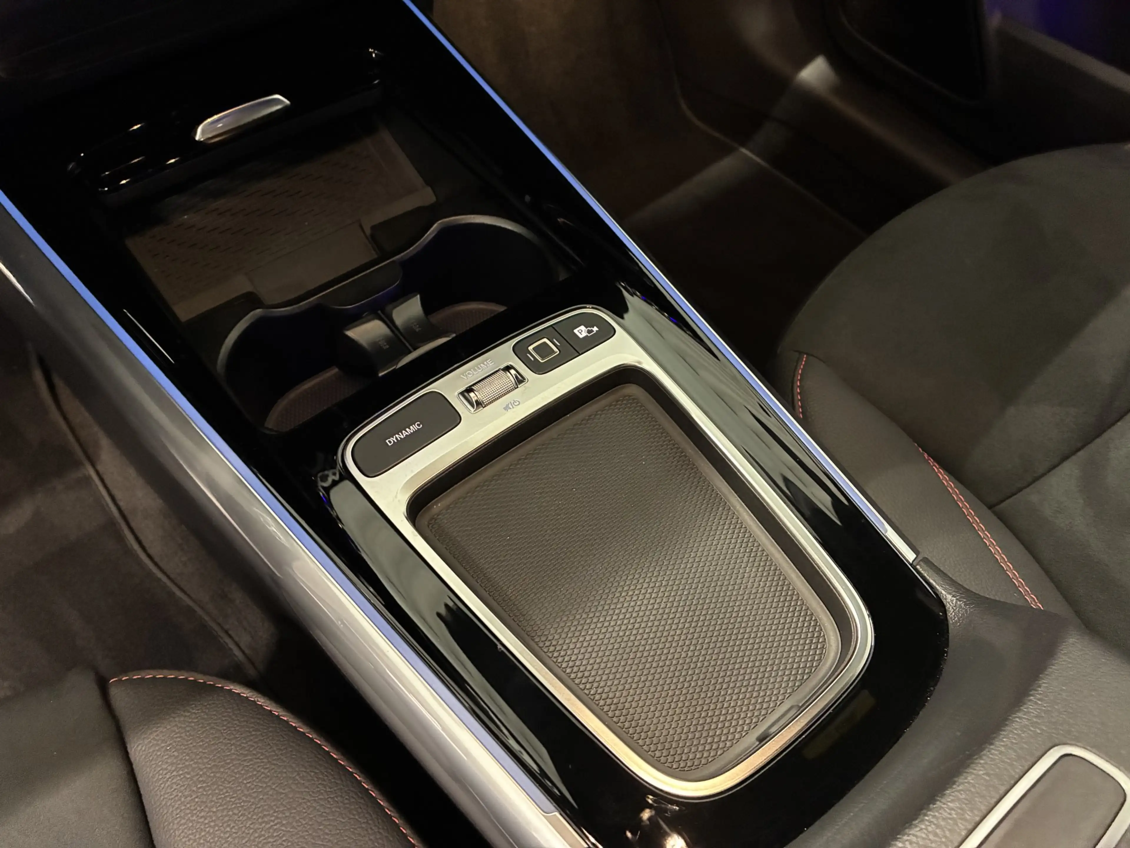 Mercedes-Benz GLA 200 d 4MATIC — photo 13
