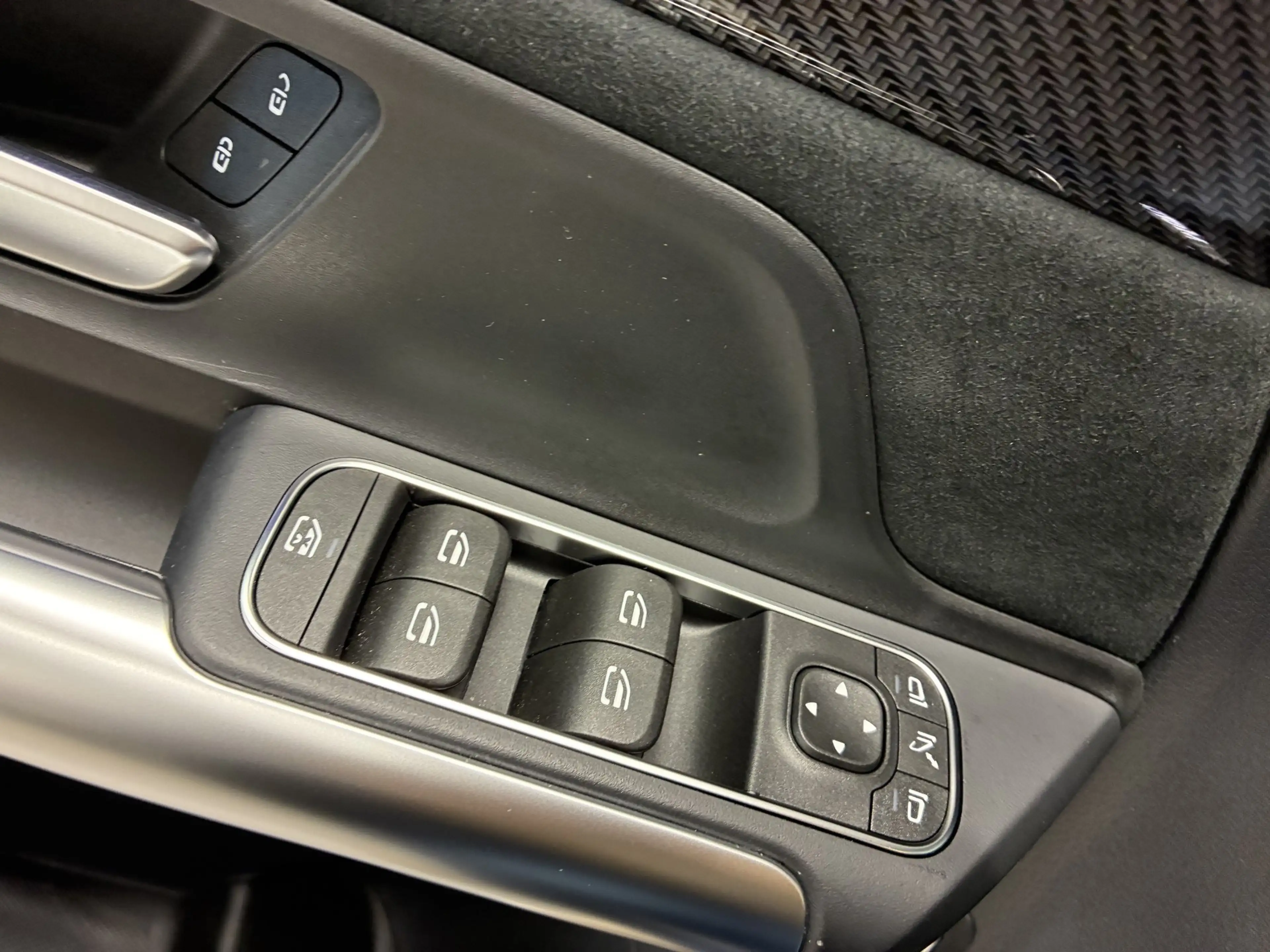 Mercedes-Benz GLA 200 d 4MATIC — photo 15