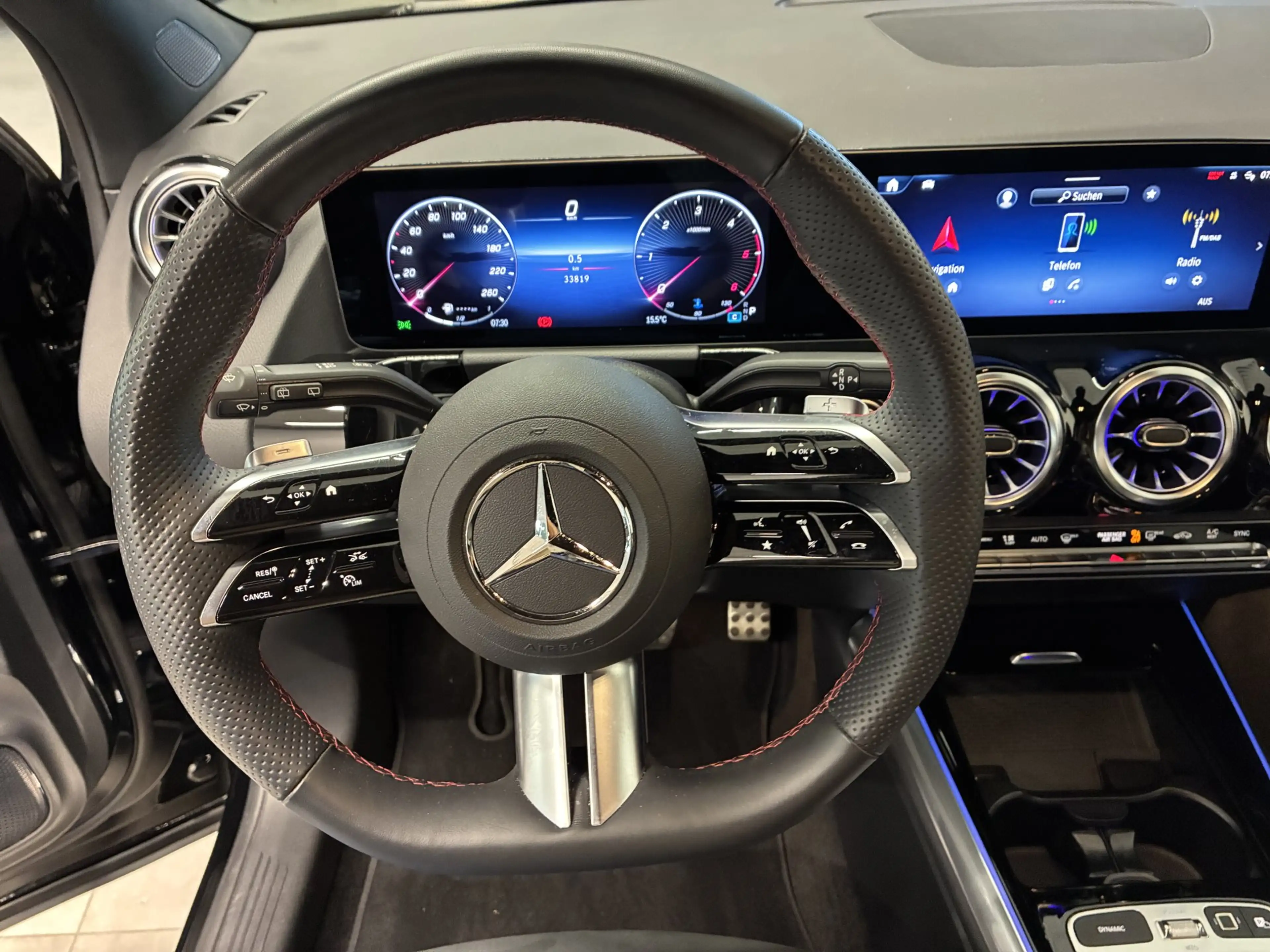Mercedes-Benz GLA 200 d 4MATIC — photo 14