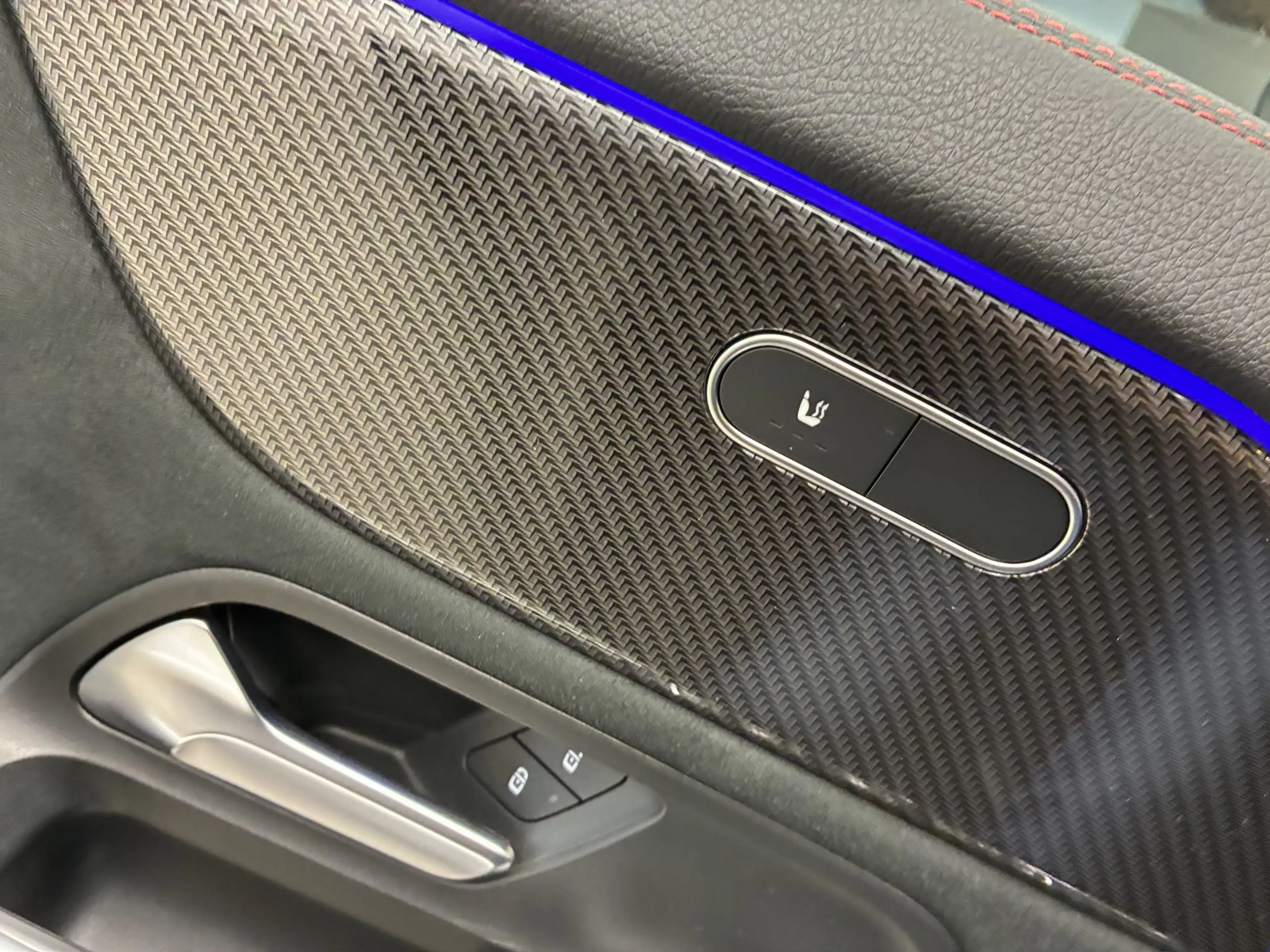 Mercedes-Benz GLA 200 d 4MATIC — photo 16