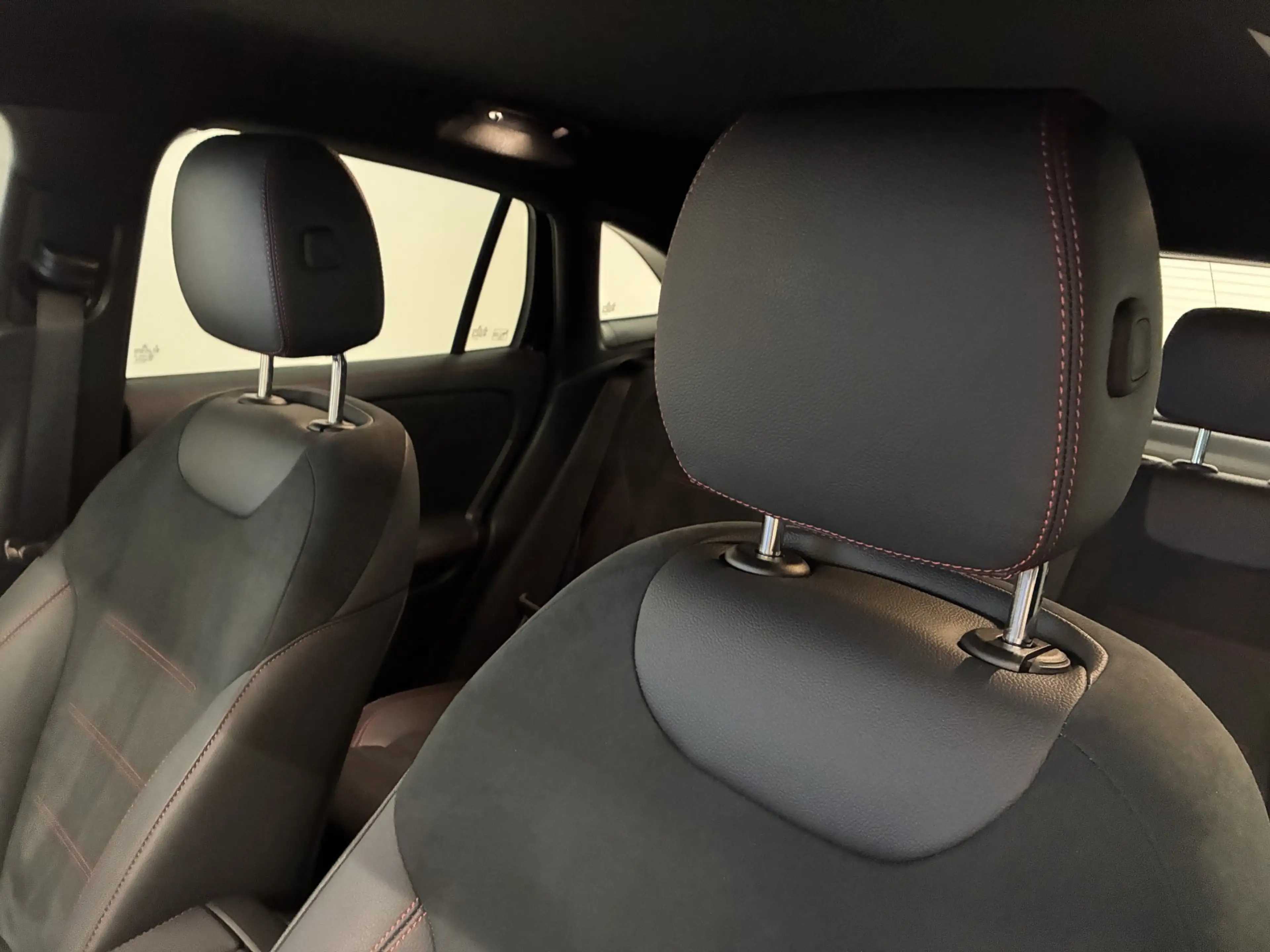 Mercedes-Benz GLA 200 d 4MATIC — photo 9