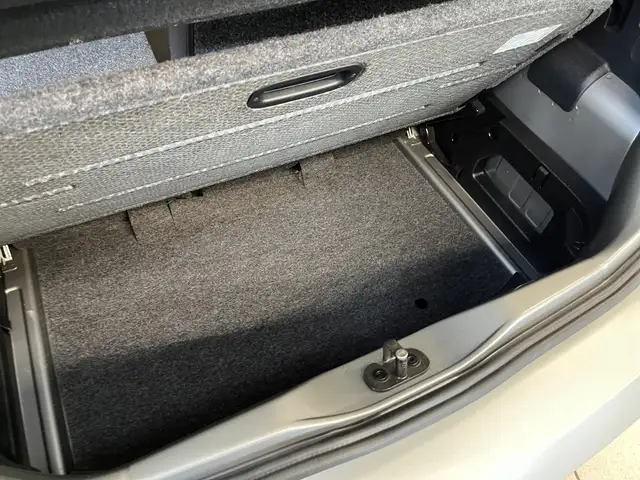 Volkswagen E-Up! view 17