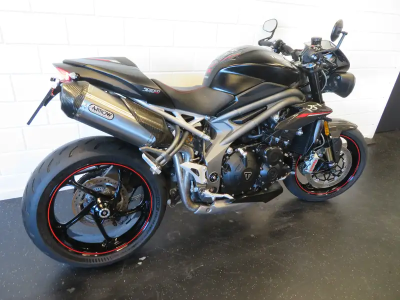 Triumph Speed Triple 1050 - foto 3