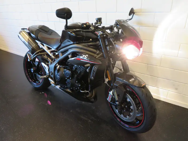 Triumph Speed Triple 1050 - foto 2