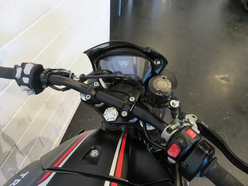 Triumph Speed Triple 1050 - foto 5