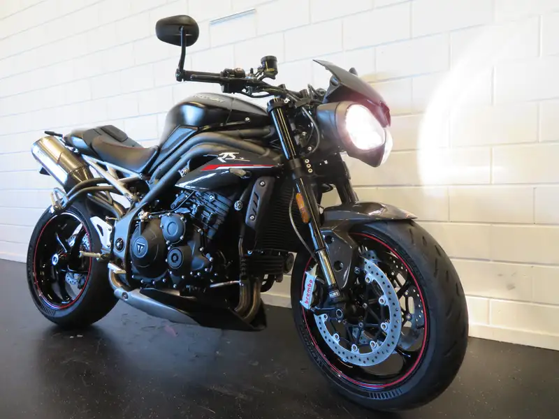 Triumph Speed Triple 1050 - foto 8