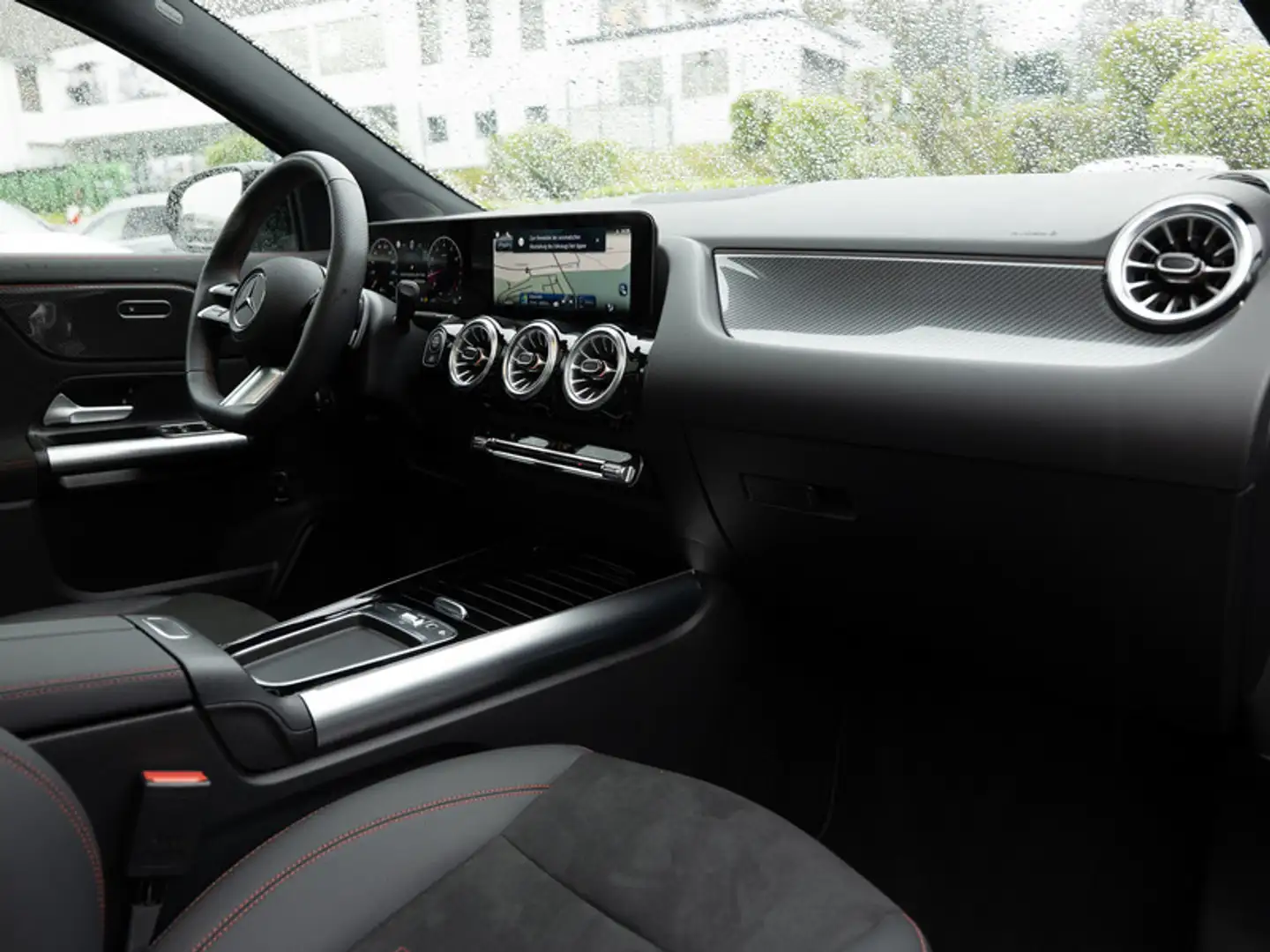 Mercedes-Benz GLA 250 4M AMG-Sport/Pano/AHK/Night/360/MBeam/19 Серый - 2