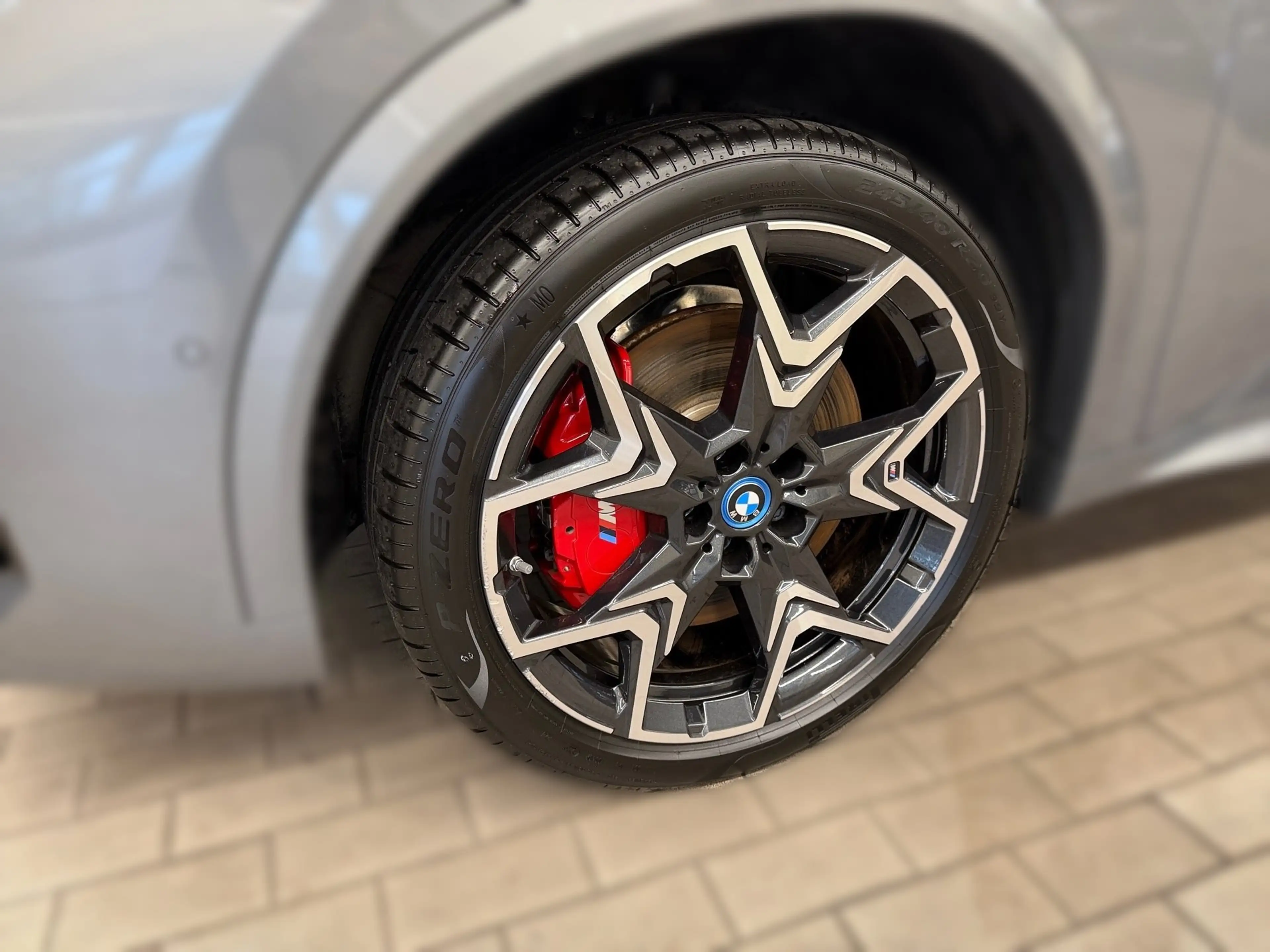 BMW iX2 xDrive30 — photo 3