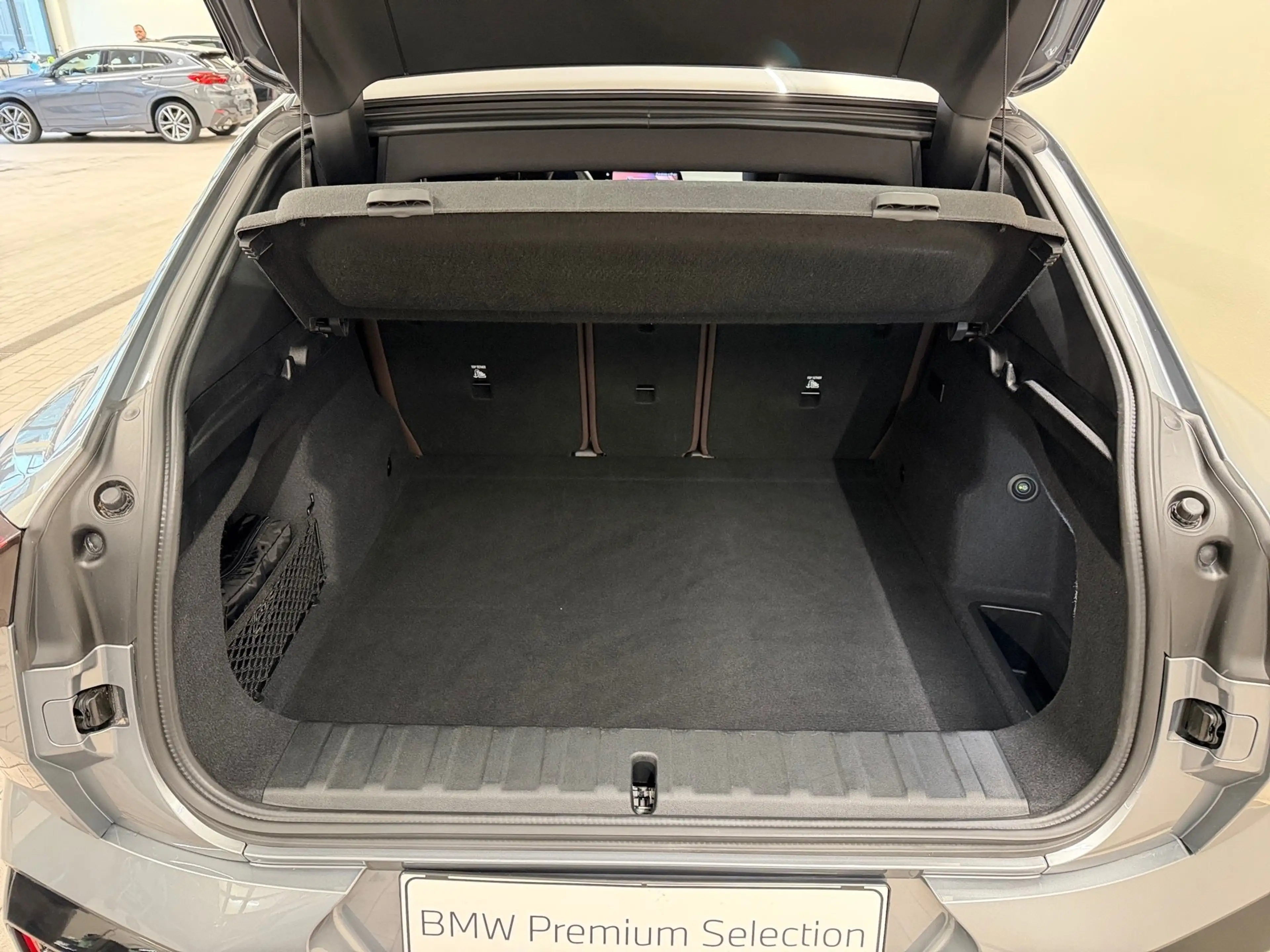 BMW iX2 xDrive30 — photo 11