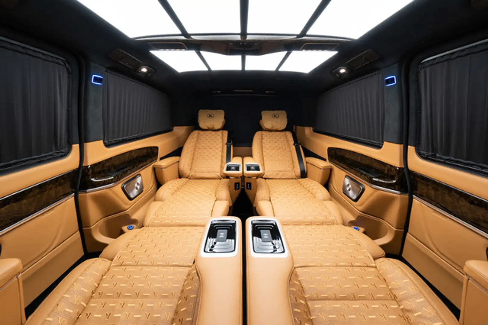 Mercedes-Benz V300 - VIP Business VAN KLASSEN 2025 - V-Klasse Zwart - 1
