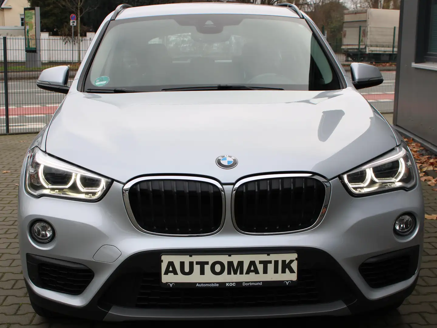 BMW X1 sDrive 18d Automatik Advantage LED/AHK/Kamera Gris - 2