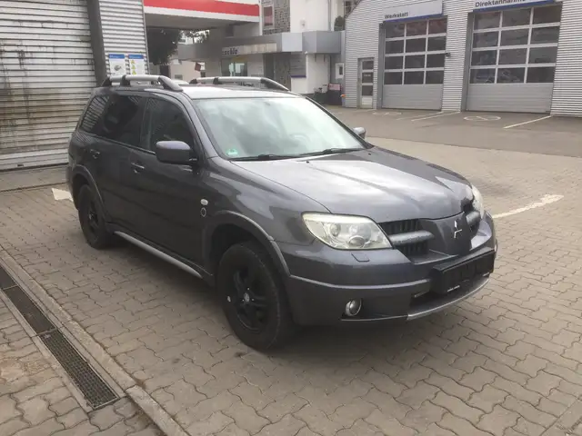 Mitsubishi Outlander ALLRAD AHK KLIMA