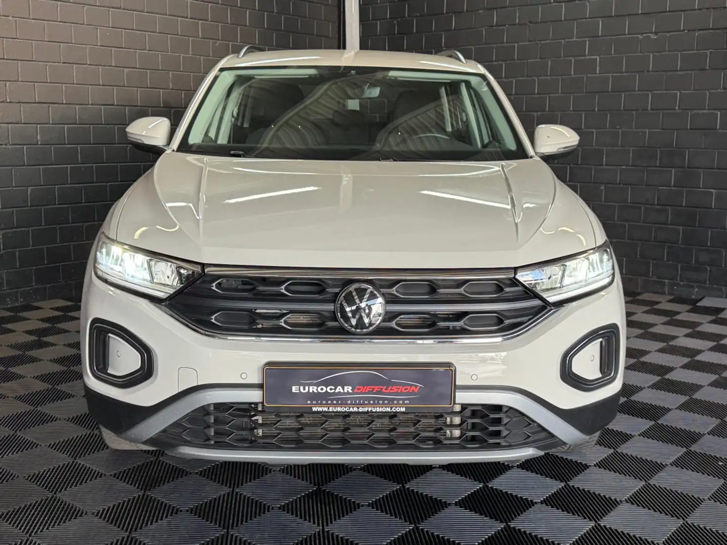 Volkswagen T-Roc Life EVO 150cv TSI DSG7 ** Attelage ** Gris - 2