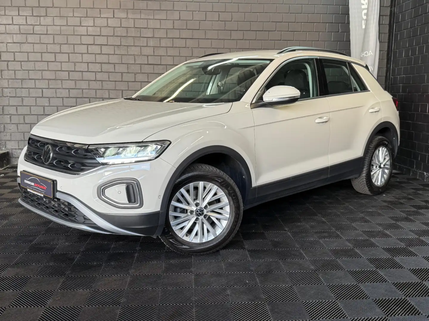 Volkswagen T-Roc Life EVO 150cv TSI DSG7 ** Attelage ** Gris - 1