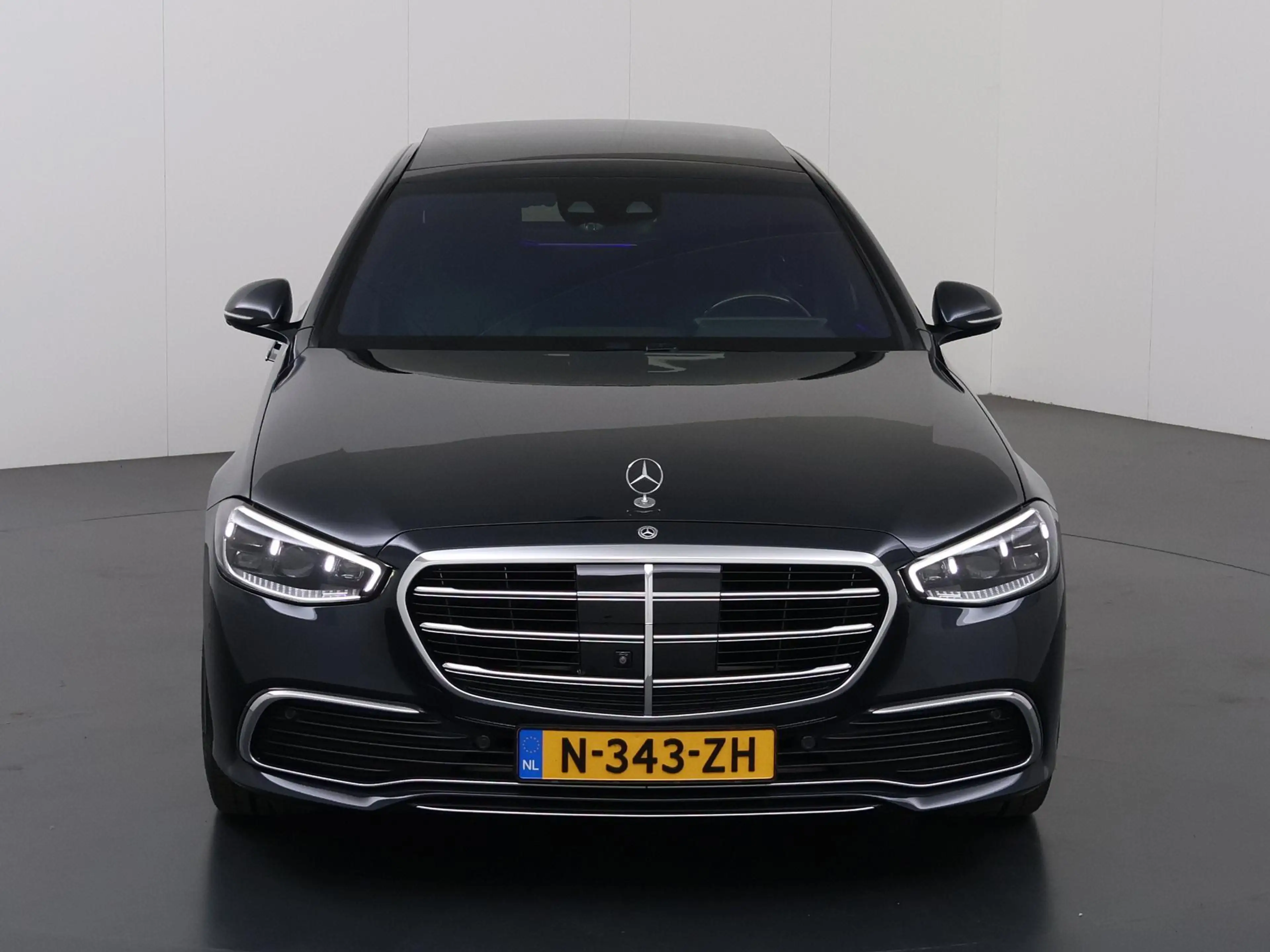 Mercedes-Benz S 500 4MATIC AMG Line | Premium plus | Rear executive | — photo 3
