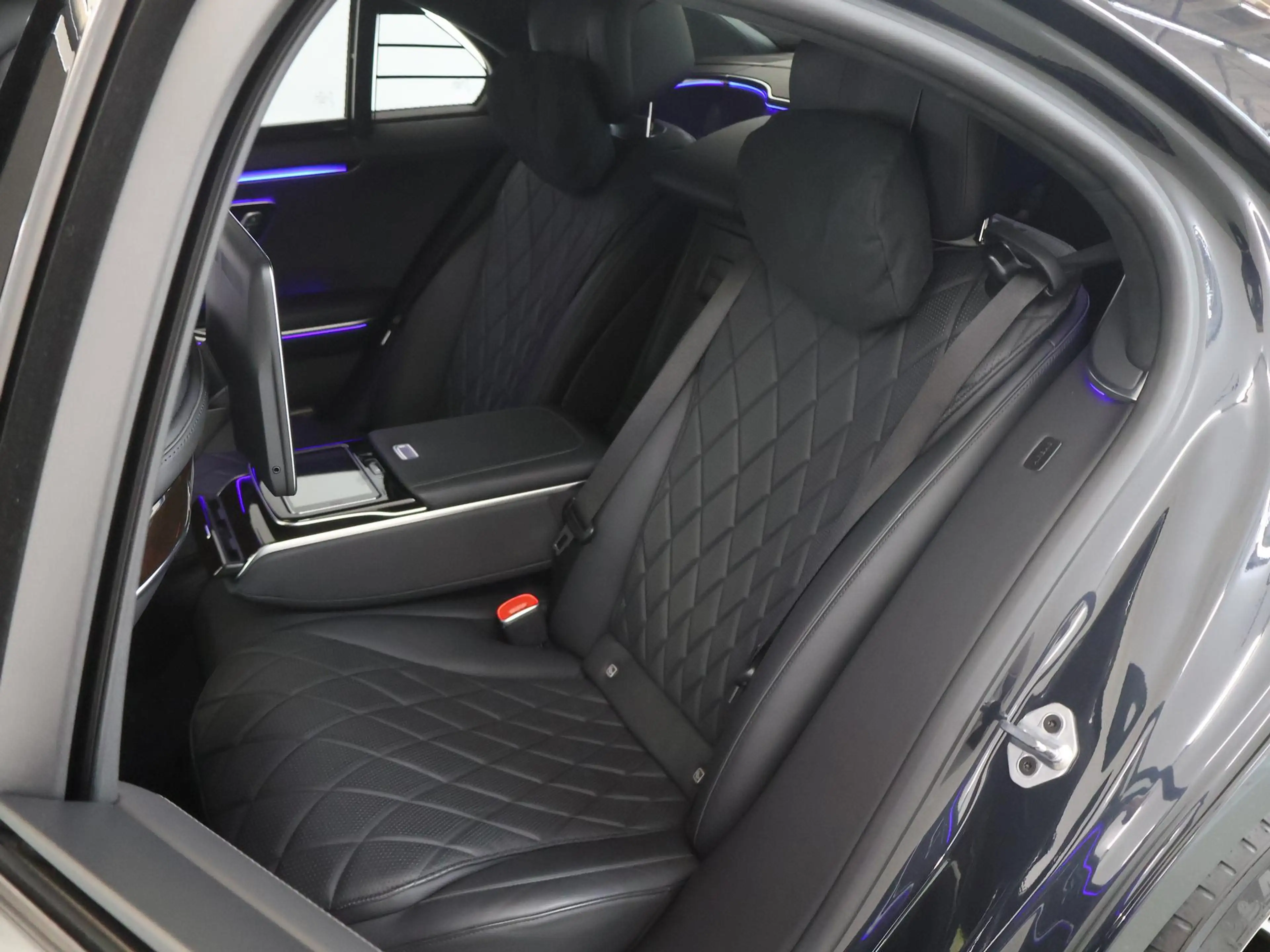 Mercedes-Benz S 500 4MATIC AMG Line | Premium plus | Rear executive | — photo 11