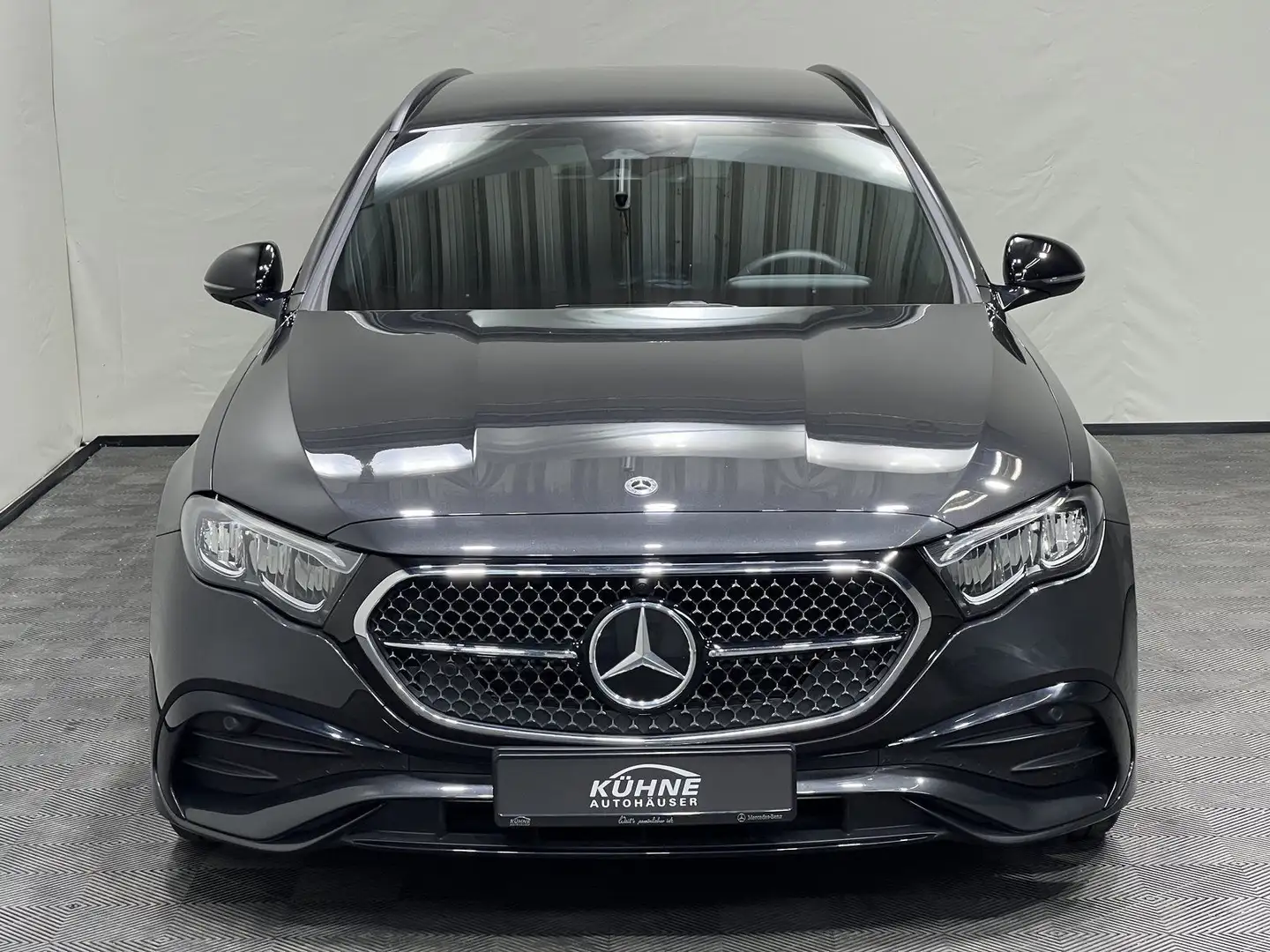 Mercedes-Benz E 220 d T AMG Advanced Night WinterPaket+AHK+19" Grau - 2