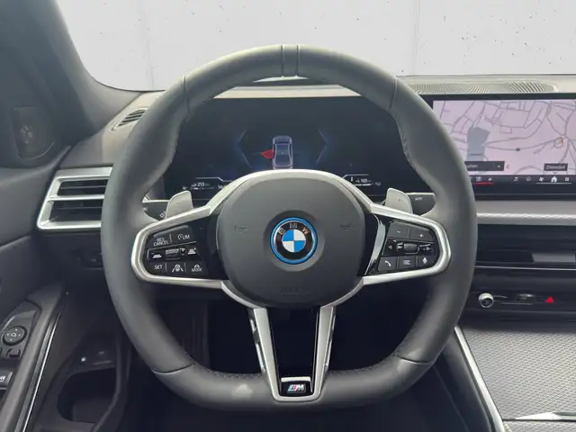BMW 3 Series view 11