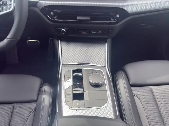 BMW 3 Series view 14