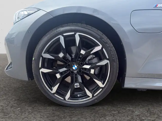 BMW 3 Series view 7