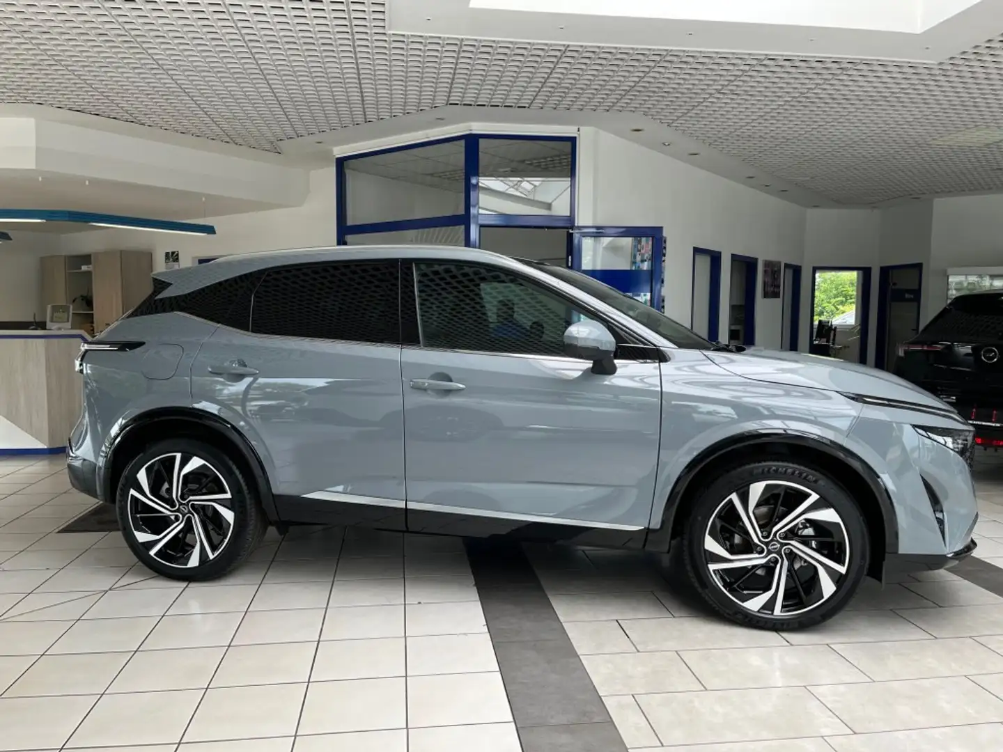 Nissan Qashqai 1.3 DIG-T Xtronic, Tekna+ Grau - 2