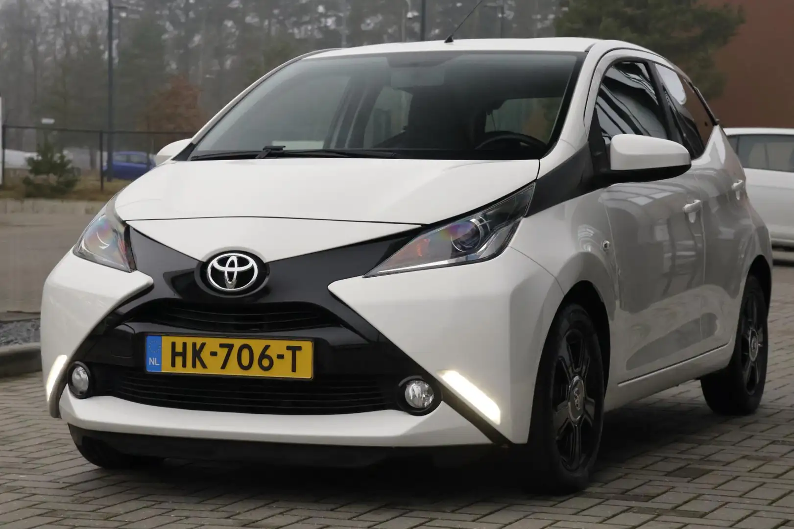 Toyota Aygo 1.0 VVT-i x-play | Nederlandse auto! | NIEUW STAAT Blanc - 1