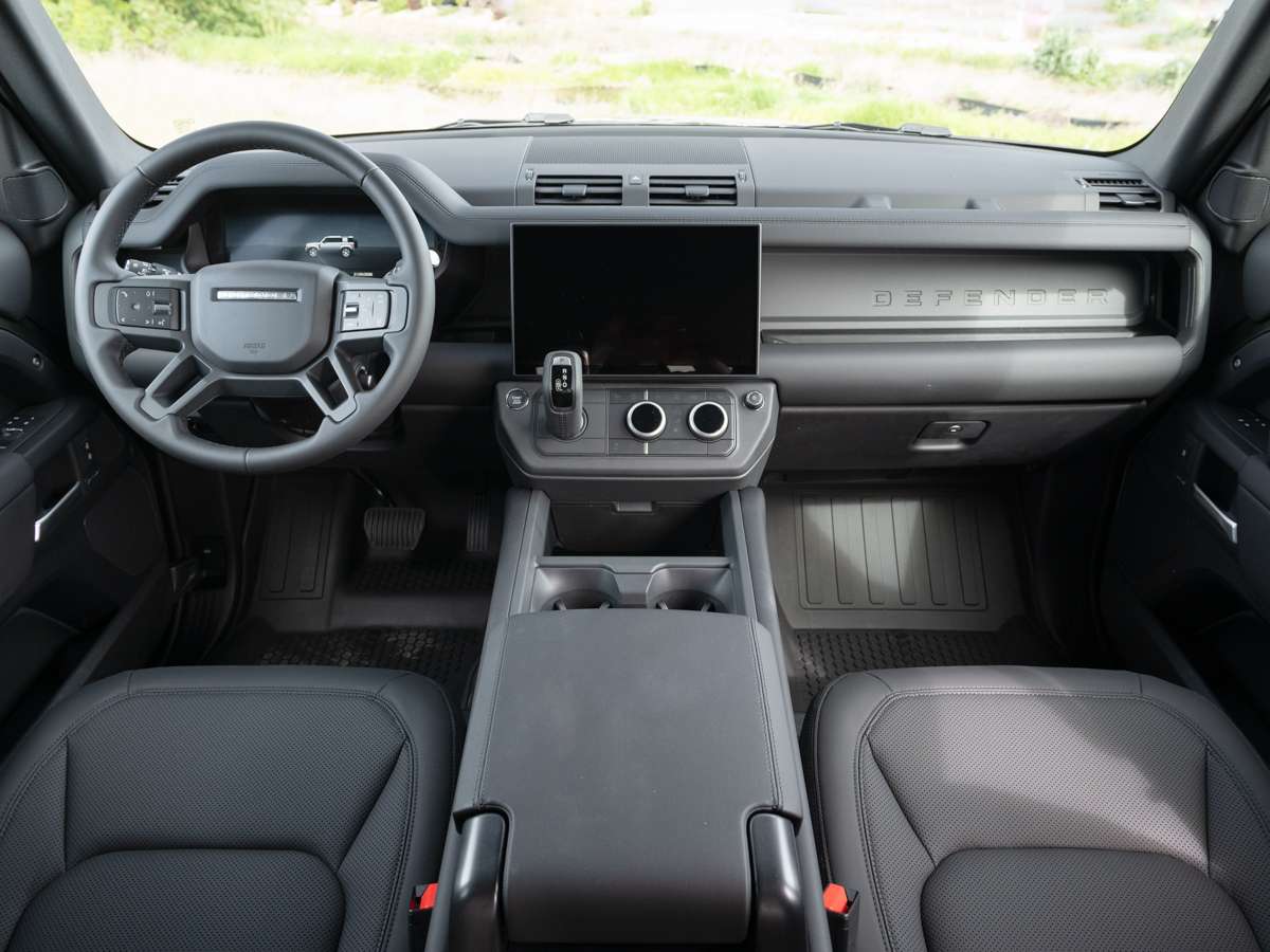 2026 Land Rover Defender 110 P300 S alt 4