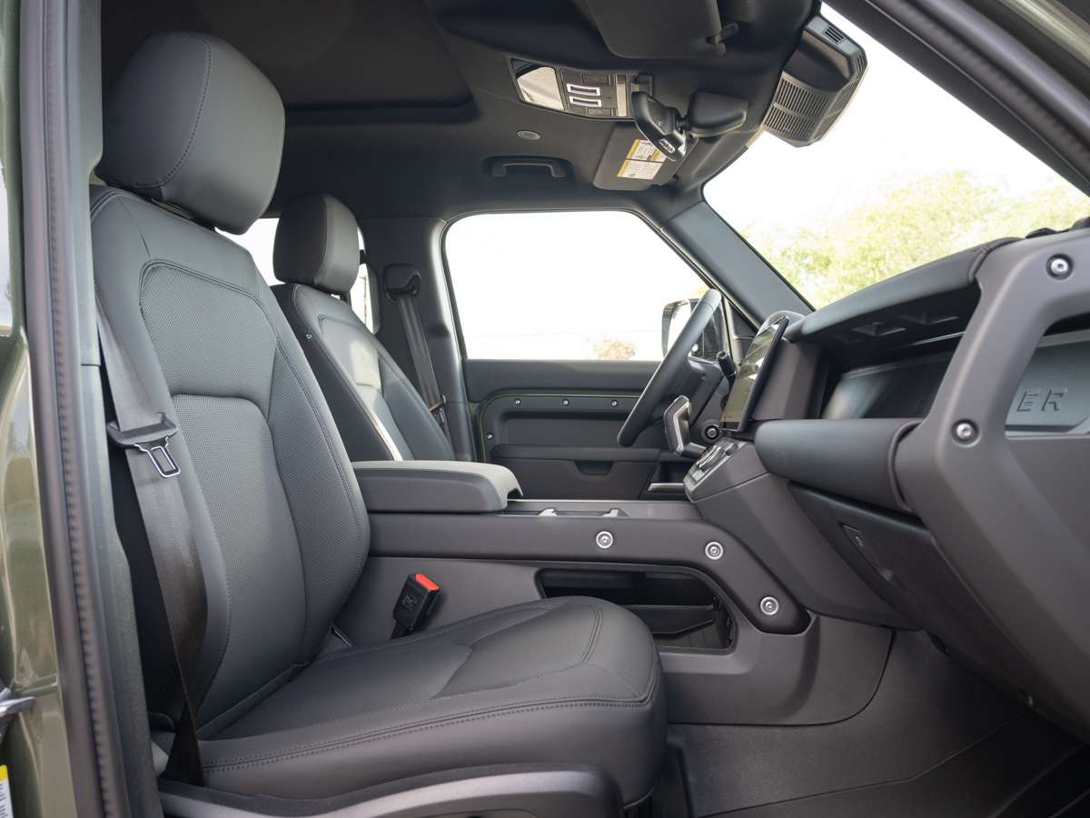 2026 Land Rover Defender 110 P300 S alt 3