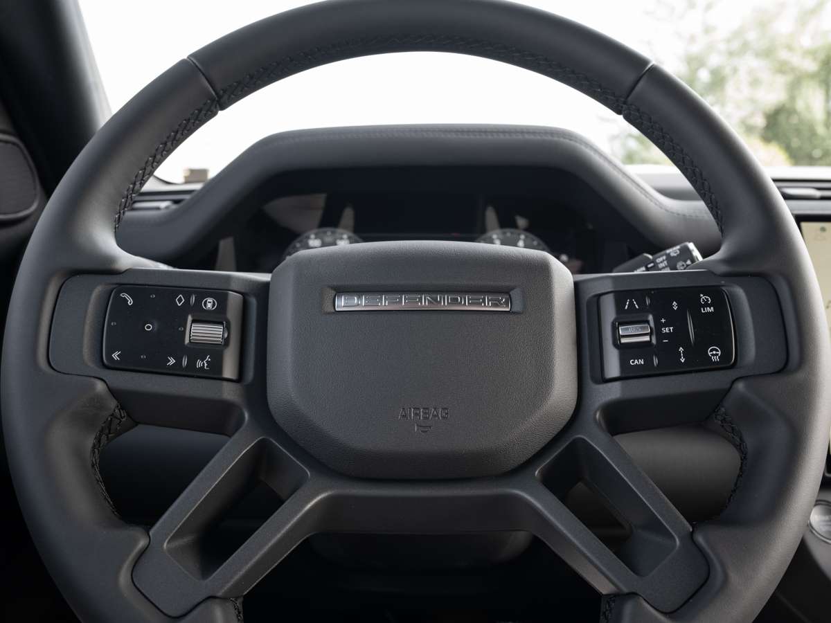 2026 Land Rover Defender 110 P300 S thumb 13