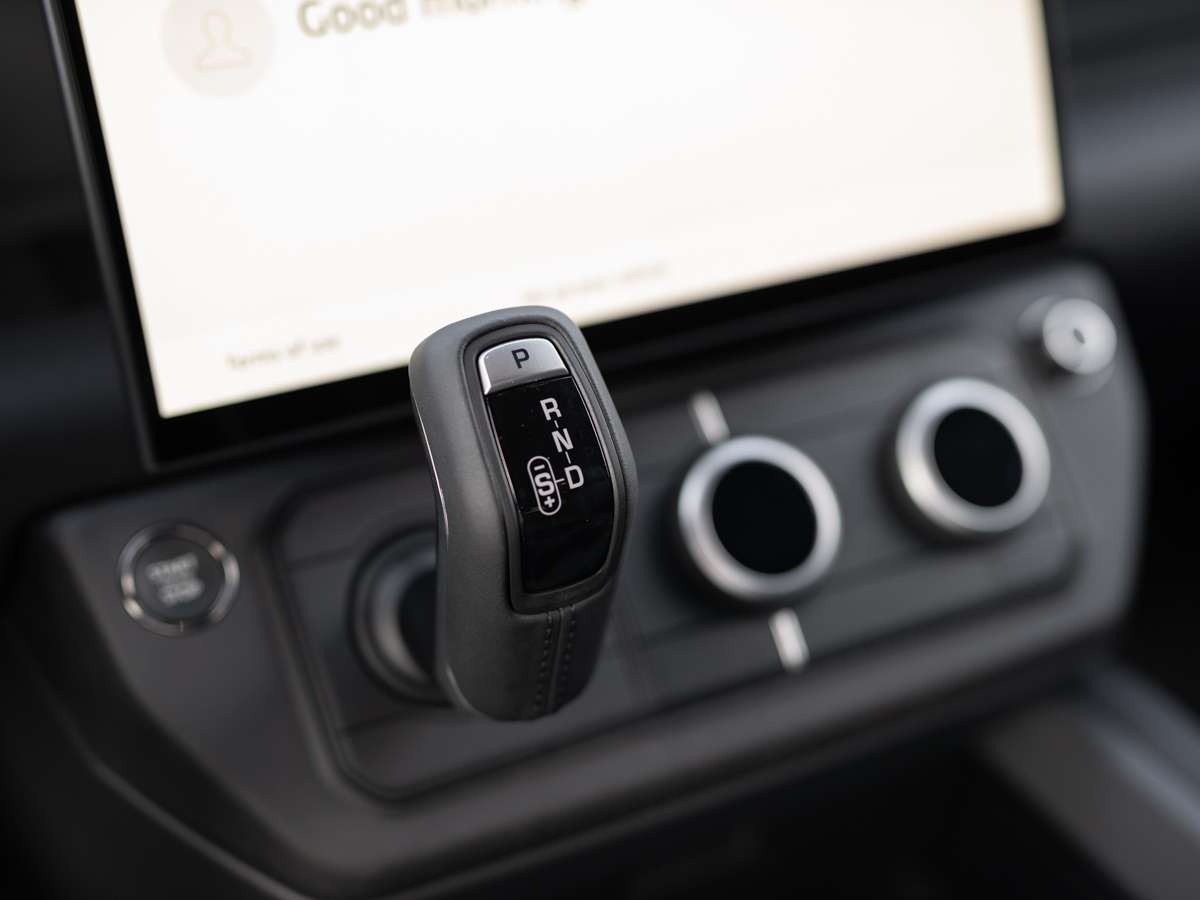 2026 Land Rover Defender 110 P300 S thumb 16