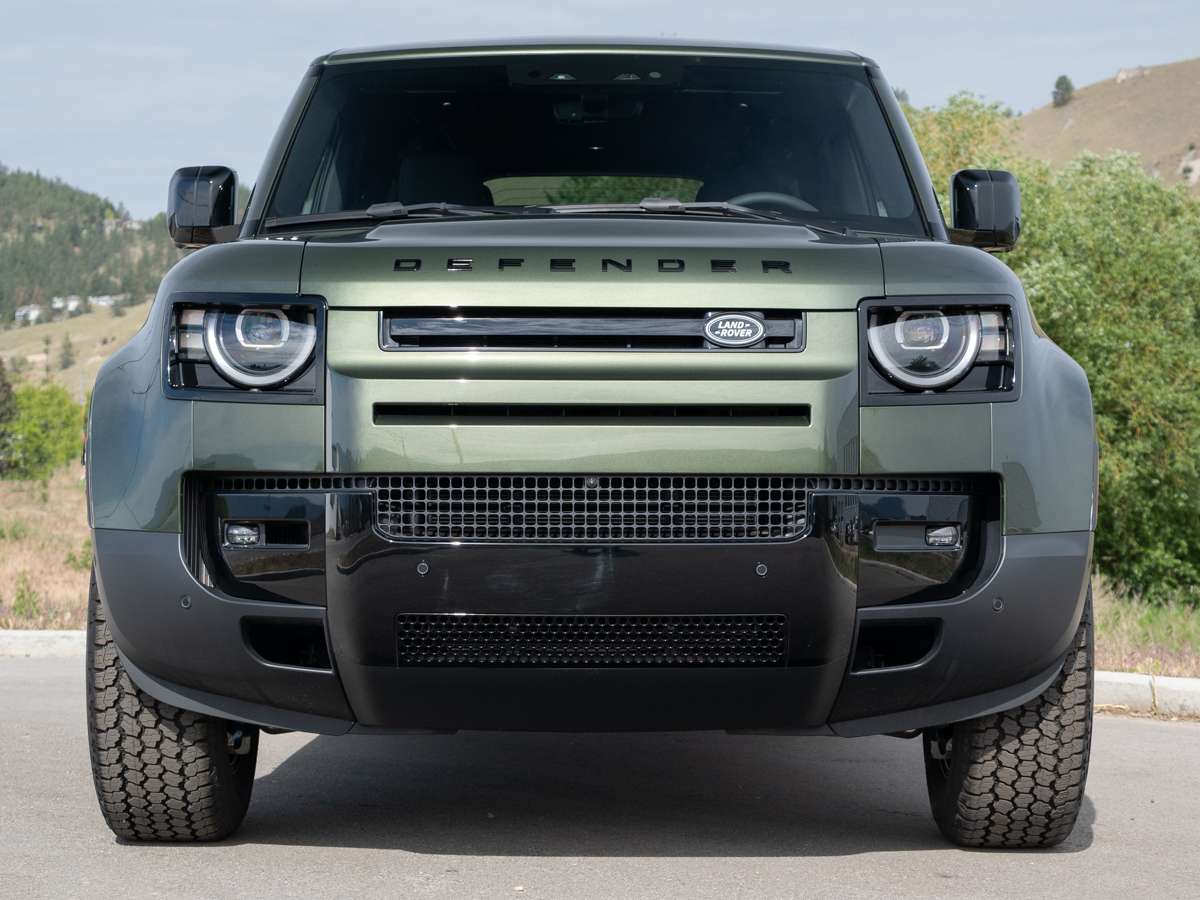 2026 Land Rover Defender 110 P300 S thumb 8