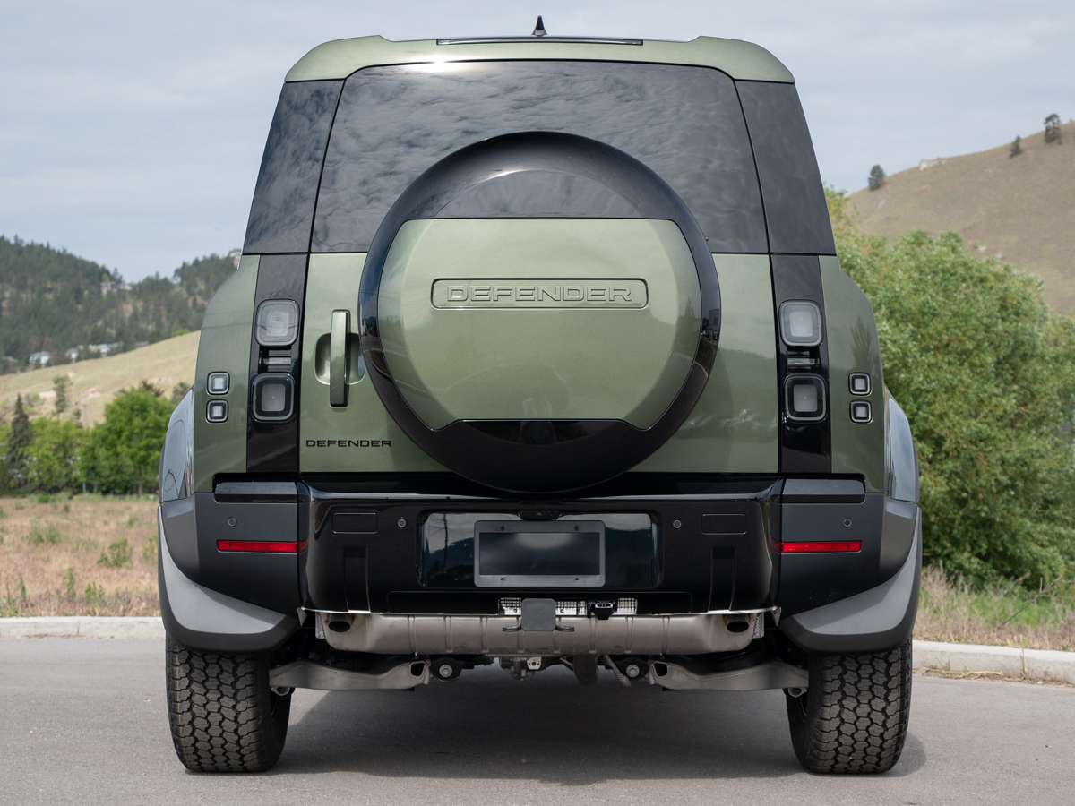 2026 Land Rover Defender 110 P300 S thumb 7
