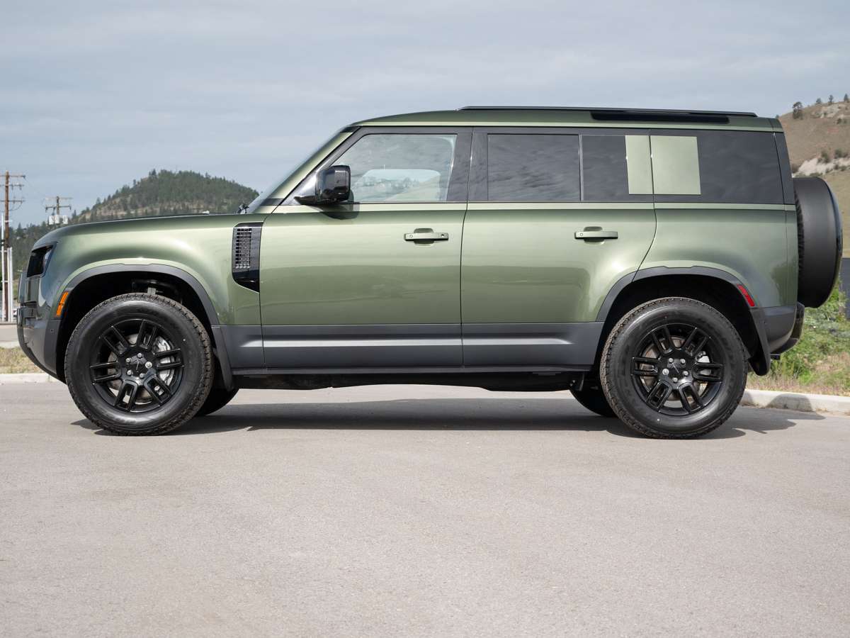 2026 Land Rover Defender 110 P300 S thumb 6