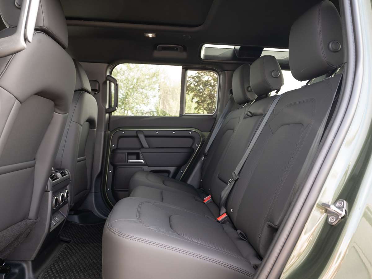 2026 Land Rover Defender 110 P300 S alt 5