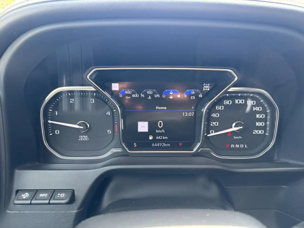 GMC Sierra 3500HD снимка GMC Sierra 3500HD