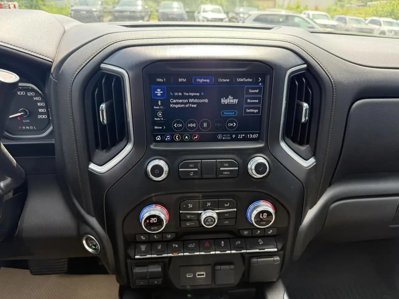 GMC Sierra 3500HD снимка GMC Sierra 3500HD