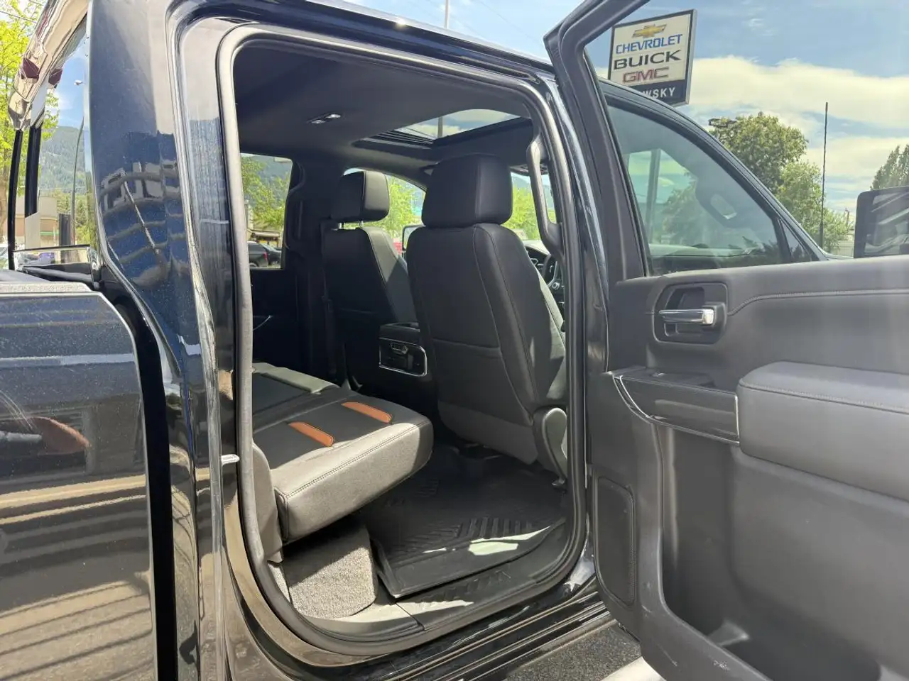 GMC Sierra 3500HD снимка GMC Sierra 3500HD
