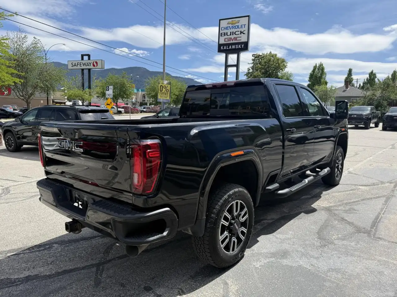GMC Sierra 3500HD снимка GMC Sierra 3500HD