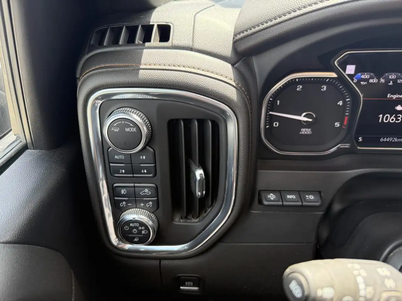 GMC Sierra 3500HD снимка GMC Sierra 3500HD
