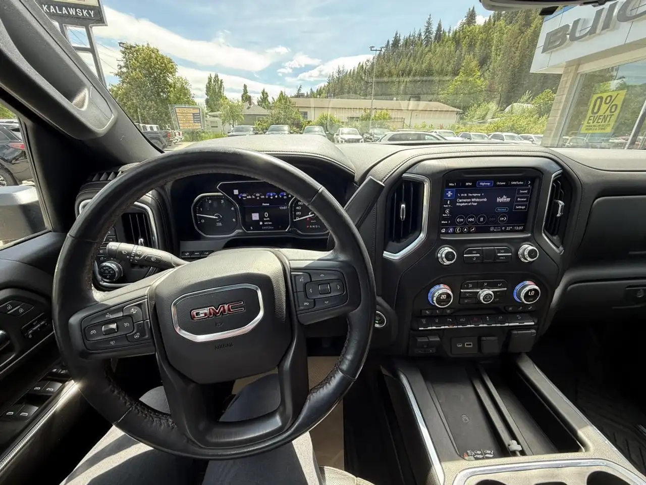 GMC Sierra 3500HD снимка GMC Sierra 3500HD