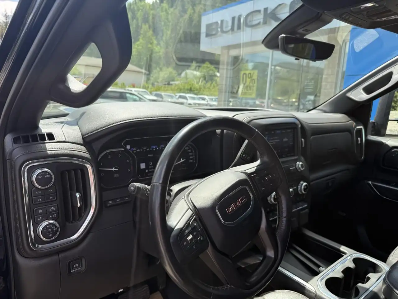 GMC Sierra 3500HD снимка GMC Sierra 3500HD