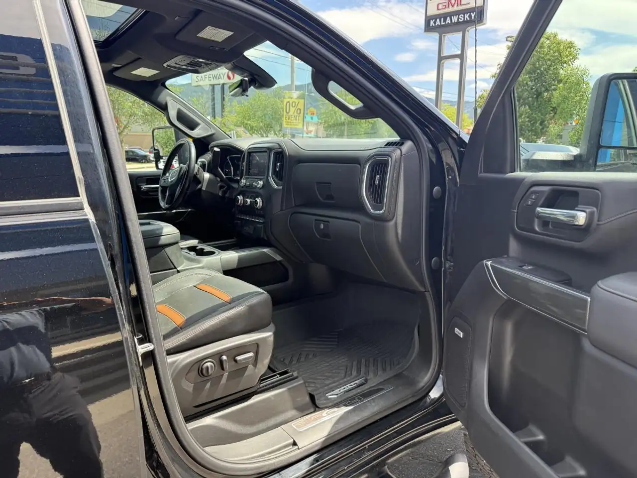 GMC Sierra 3500HD снимка GMC Sierra 3500HD